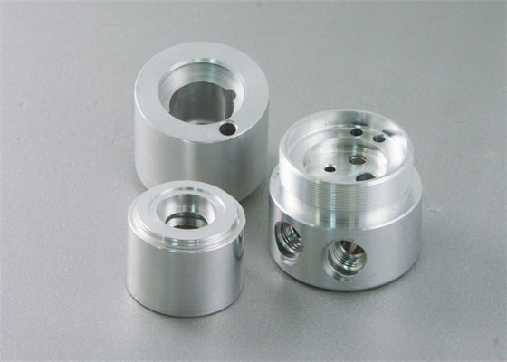 Anodize Alüminyum CNC Dönüştürülmüş Parçalar Gümüş CNC İşleme Dönüştürülmüş Parçalar Tedarikçileri